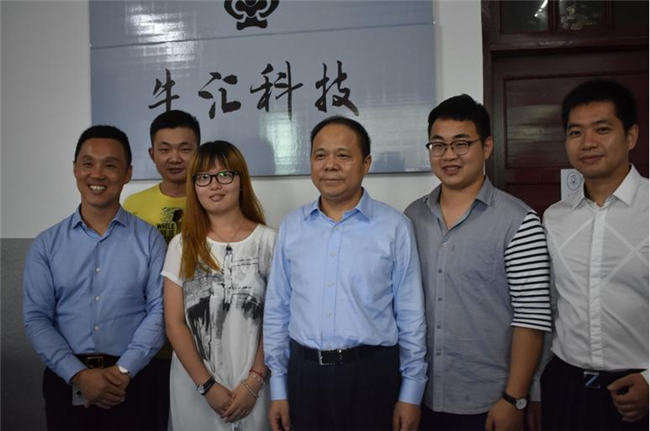 我校毕业生创业项目获武汉市市委书记陈一新等领导实地考察